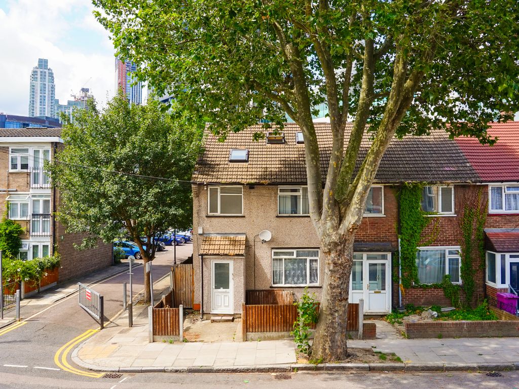 Block of flats for sale in East Ferry Road, London E14, £1,000,000