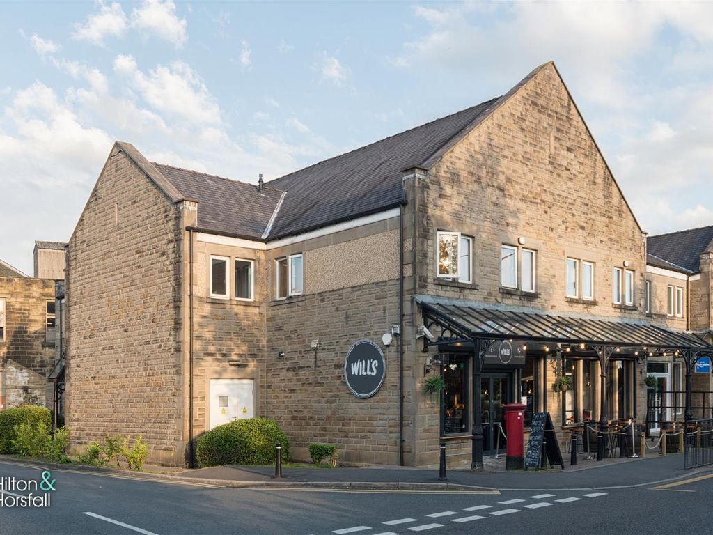 2 bed flat for sale in The Fountains, Gisburn Road, Barrowford BB9, £124,950