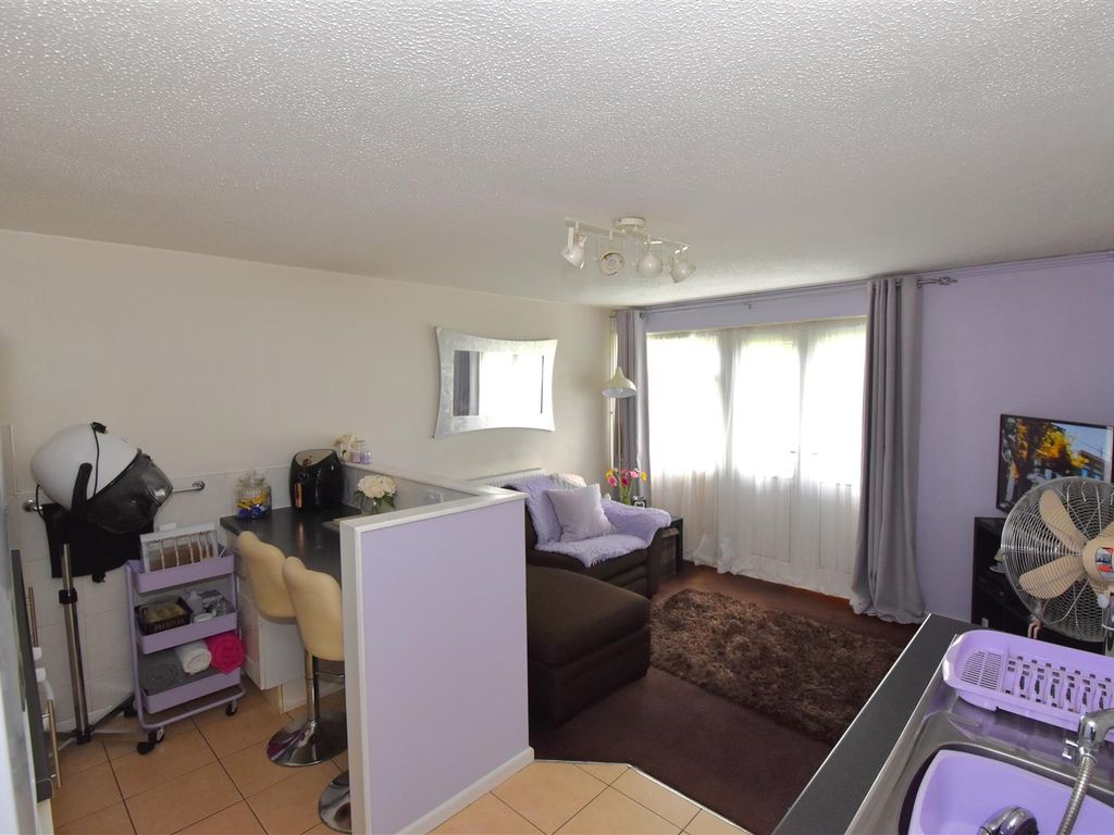 1 bed flat for sale in Bifield Gardens, Stockwood, Bristol BS14, £114,995