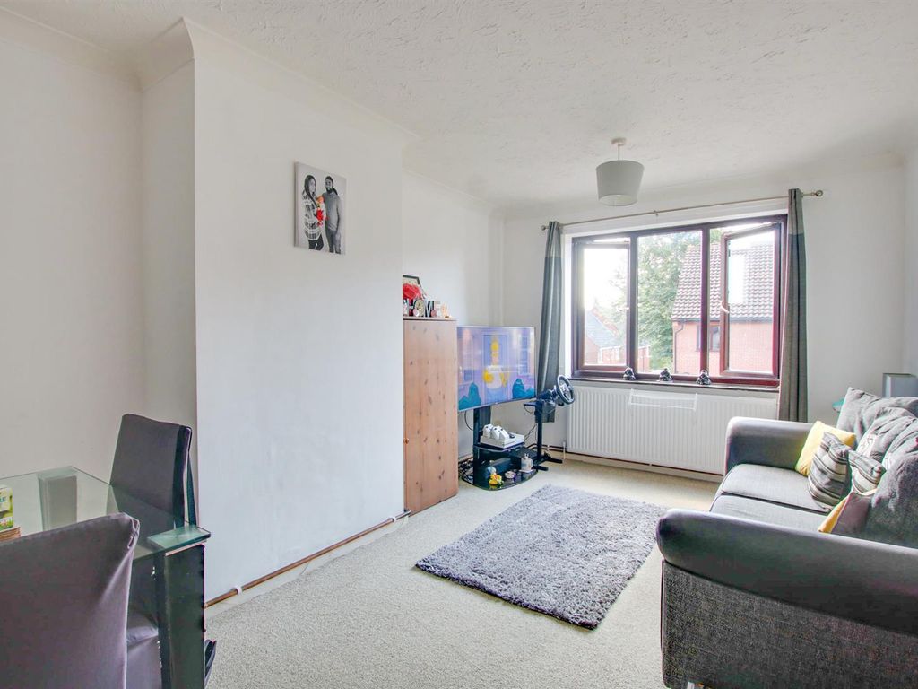 2 bed flat for sale in Roseville Close, Norwich NR1, £130,000