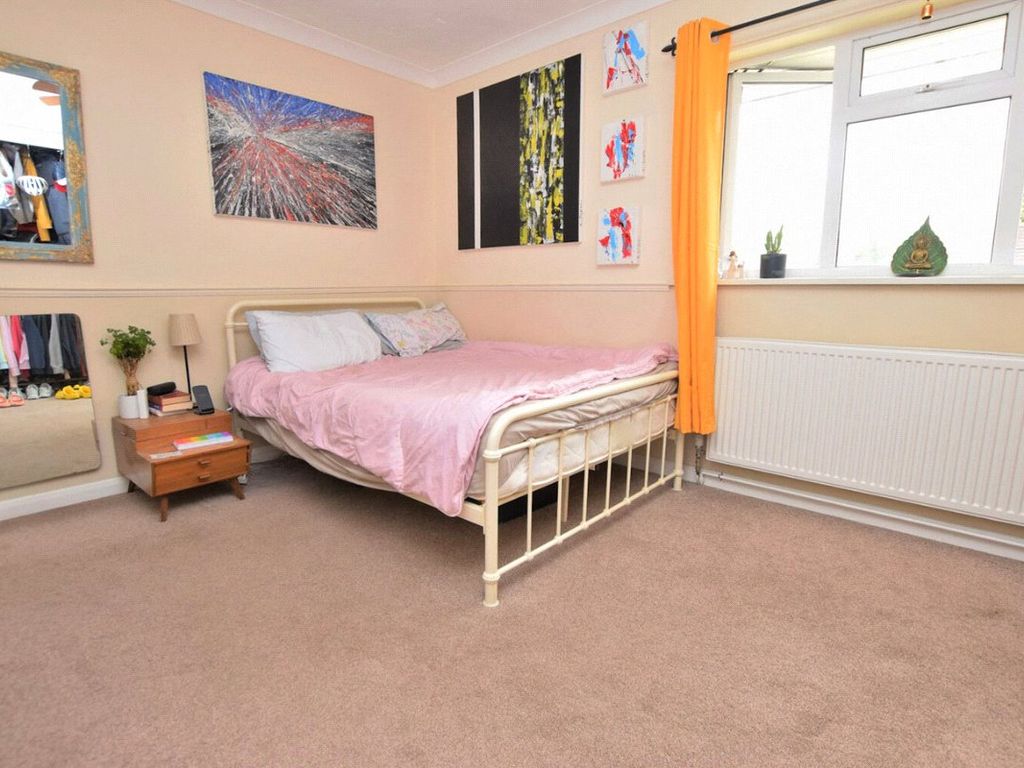 2 bed maisonette for sale in Cove Road, Fleet, Hampshire GU51, £199,950