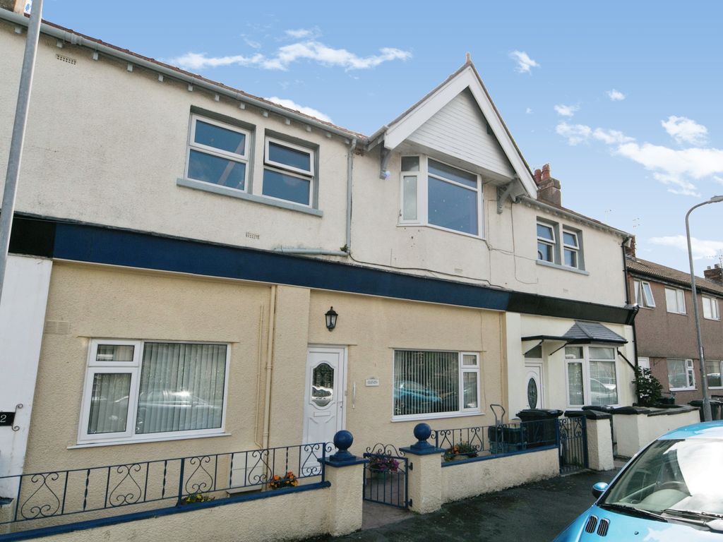 2 bed flat for sale in Knowles Road, Llandudno, Conwy LL30, £115,000