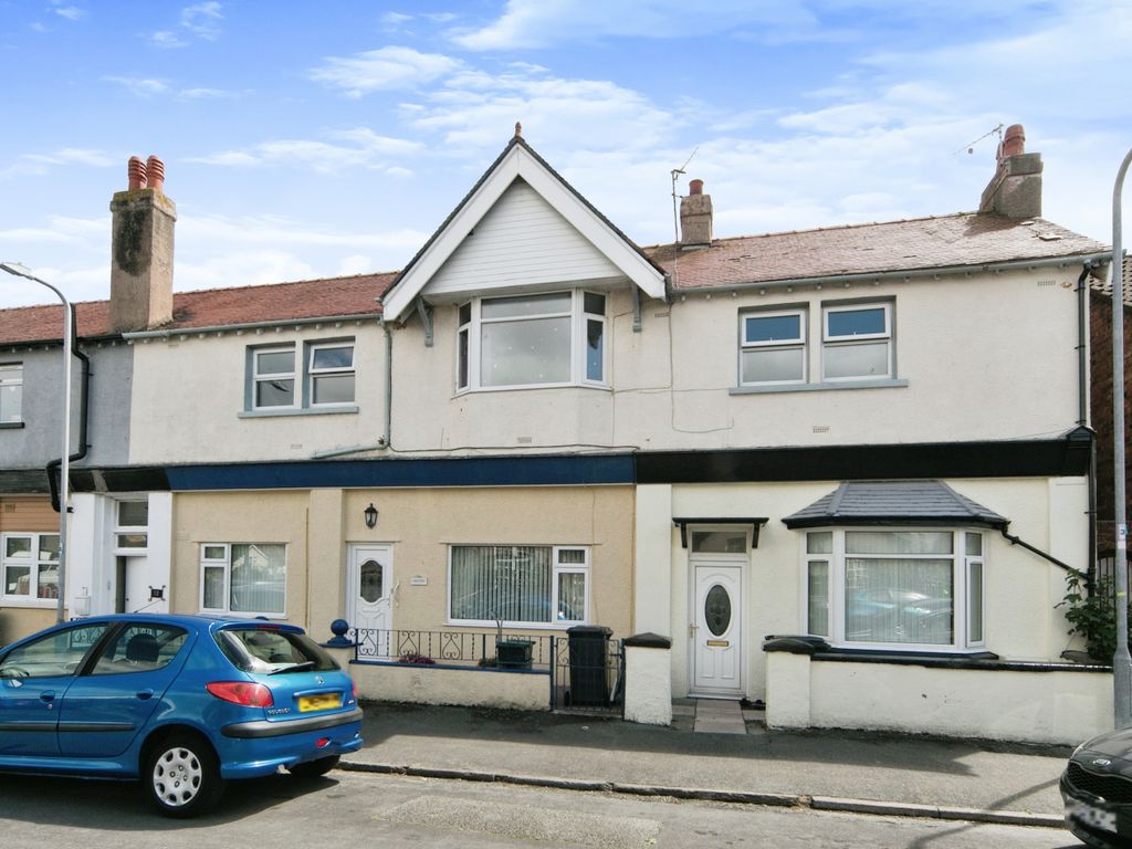 2 bed flat for sale in Knowles Road, Llandudno, Conwy LL30, £115,000