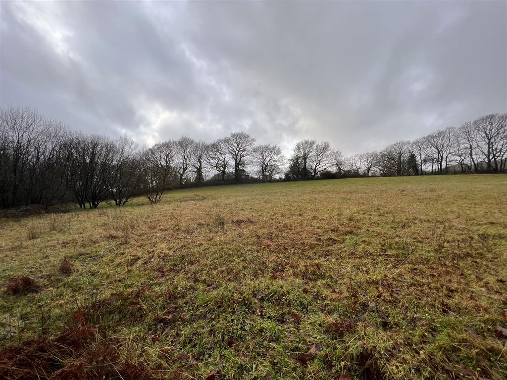 Land for sale in Garnant, Ammanford SA18, £50,000