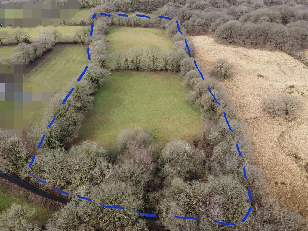 Land for sale in Garnant, Ammanford SA18, £50,000