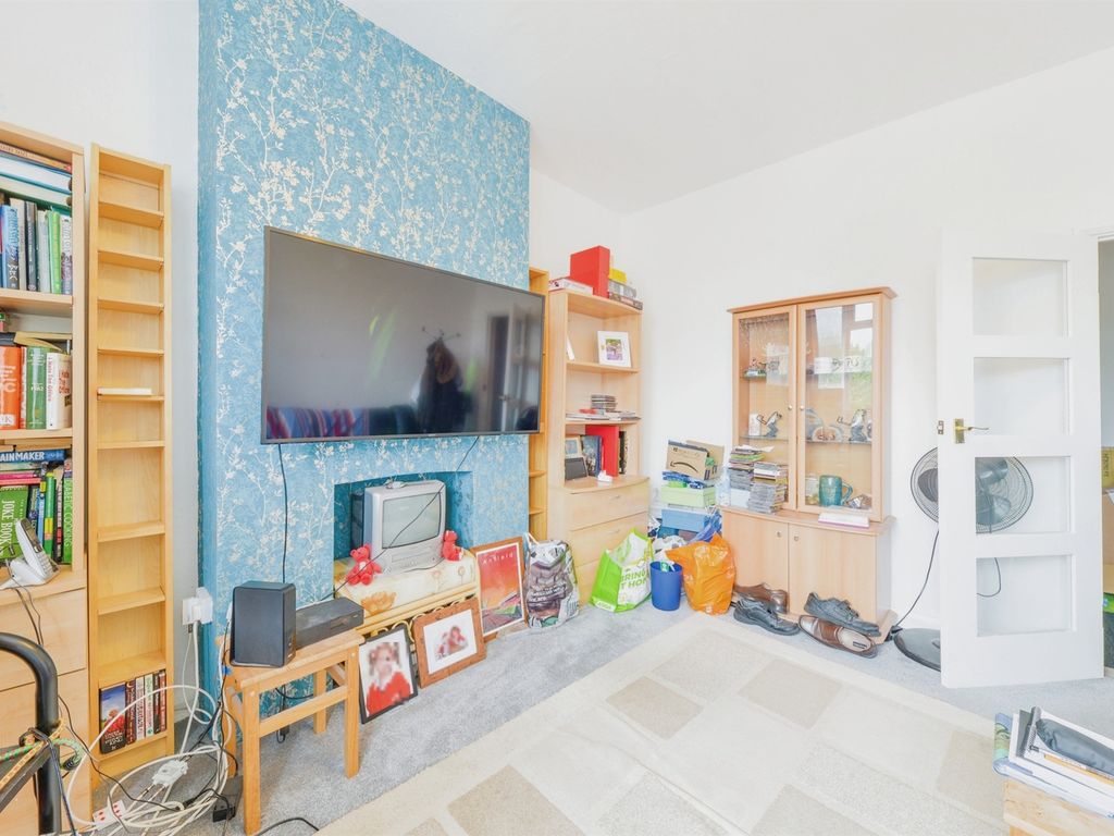 2 bed flat for sale in Garston Park Parade, Watford WD25, £230,000