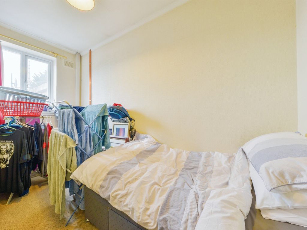 2 bed flat for sale in Garston Park Parade, Watford WD25, £230,000