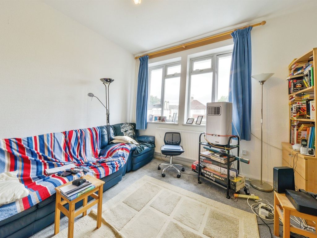 2 bed flat for sale in Garston Park Parade, Watford WD25, £230,000