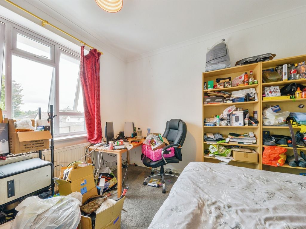 2 bed flat for sale in Garston Park Parade, Watford WD25, £230,000