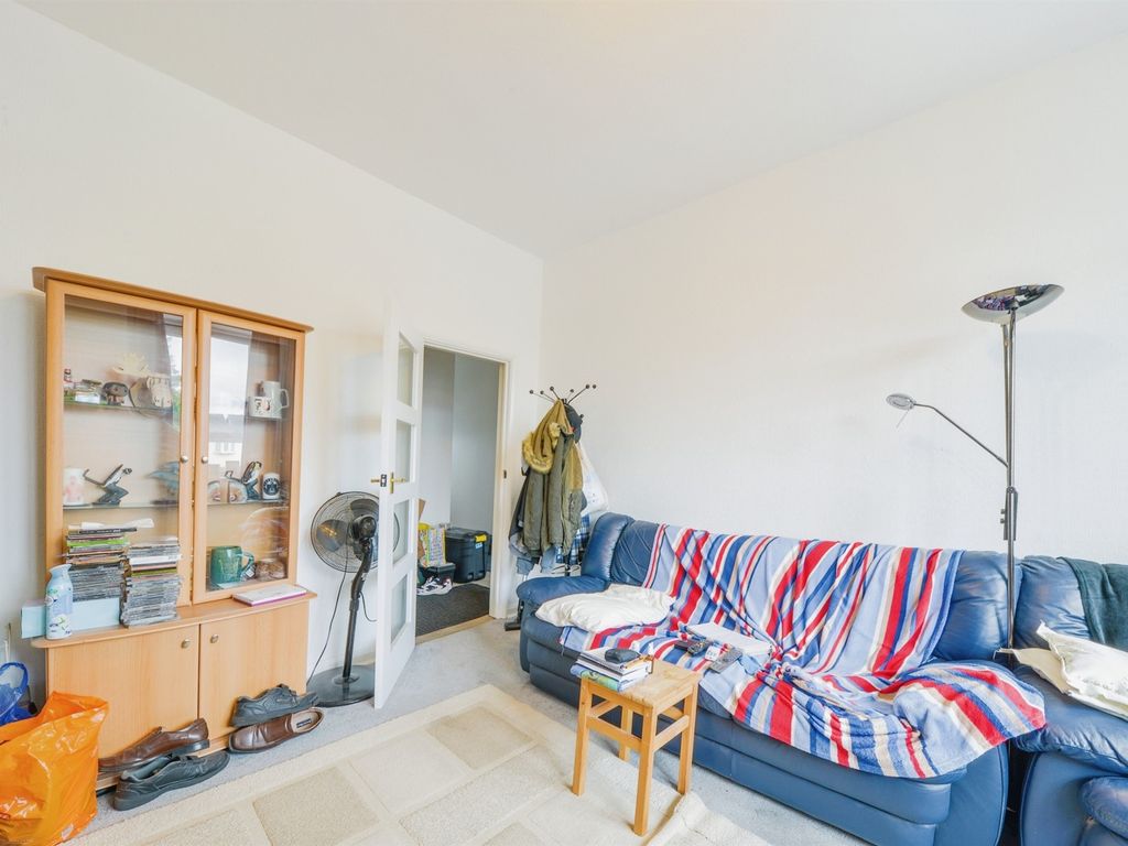 2 bed flat for sale in Garston Park Parade, Watford WD25, £230,000