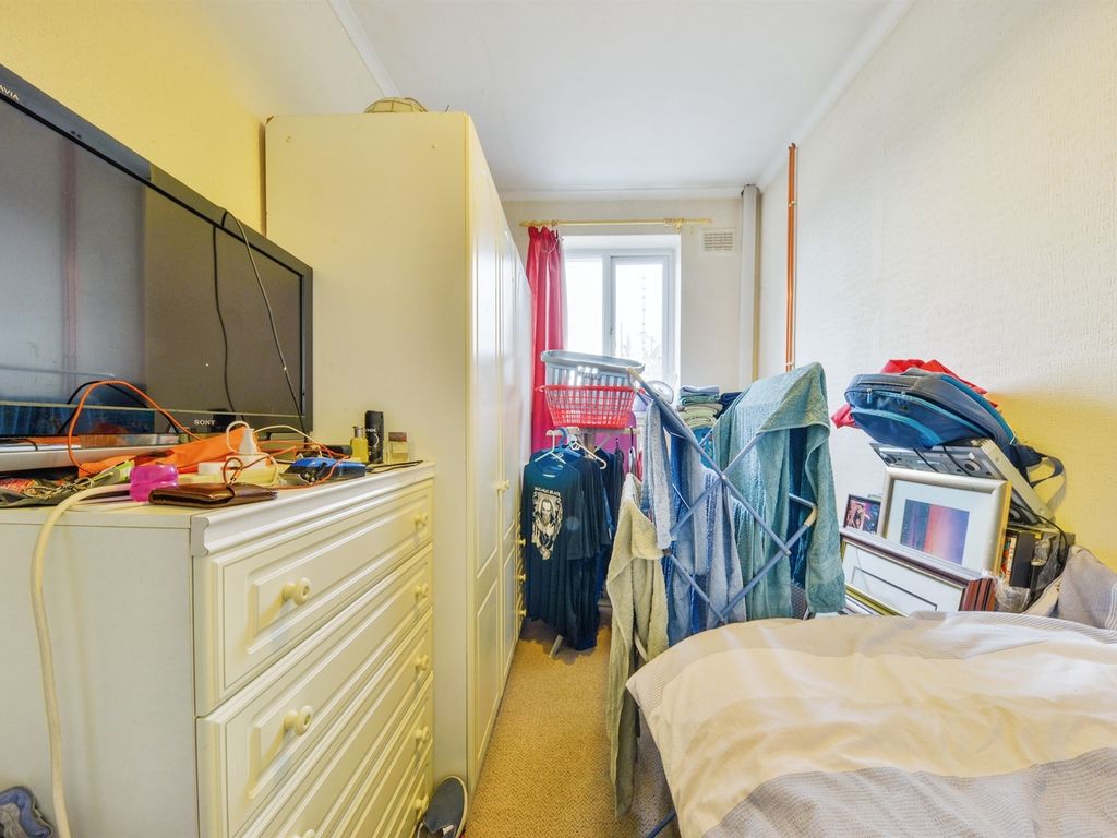 2 bed flat for sale in Garston Park Parade, Watford WD25, £230,000