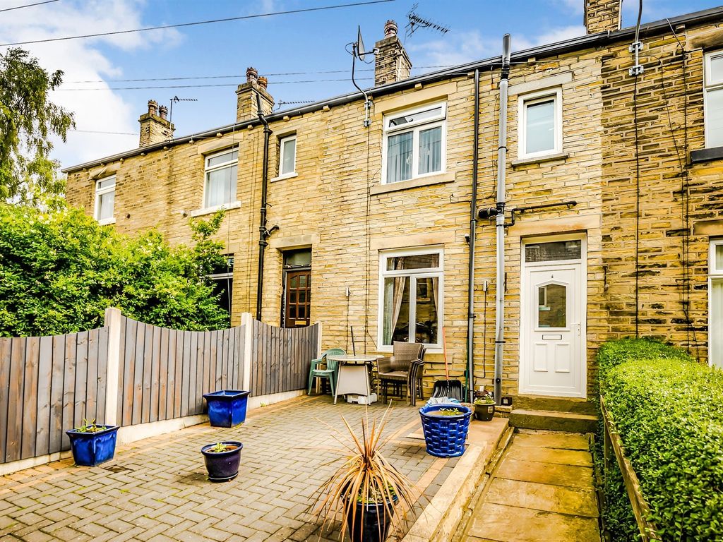 2 bed terraced house for sale in Fernfield Terrace, Halifax HX3, £110,000