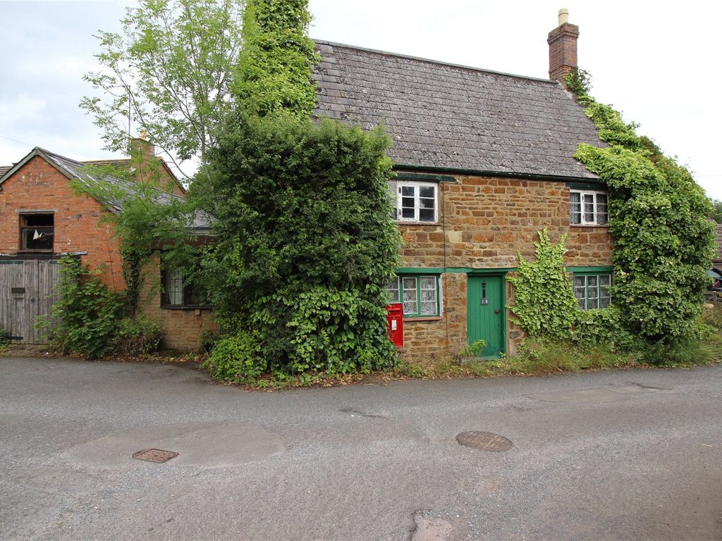 2 bed detached house for sale in Church Street, Charwelton, Northamptonshire NN11, £325,000