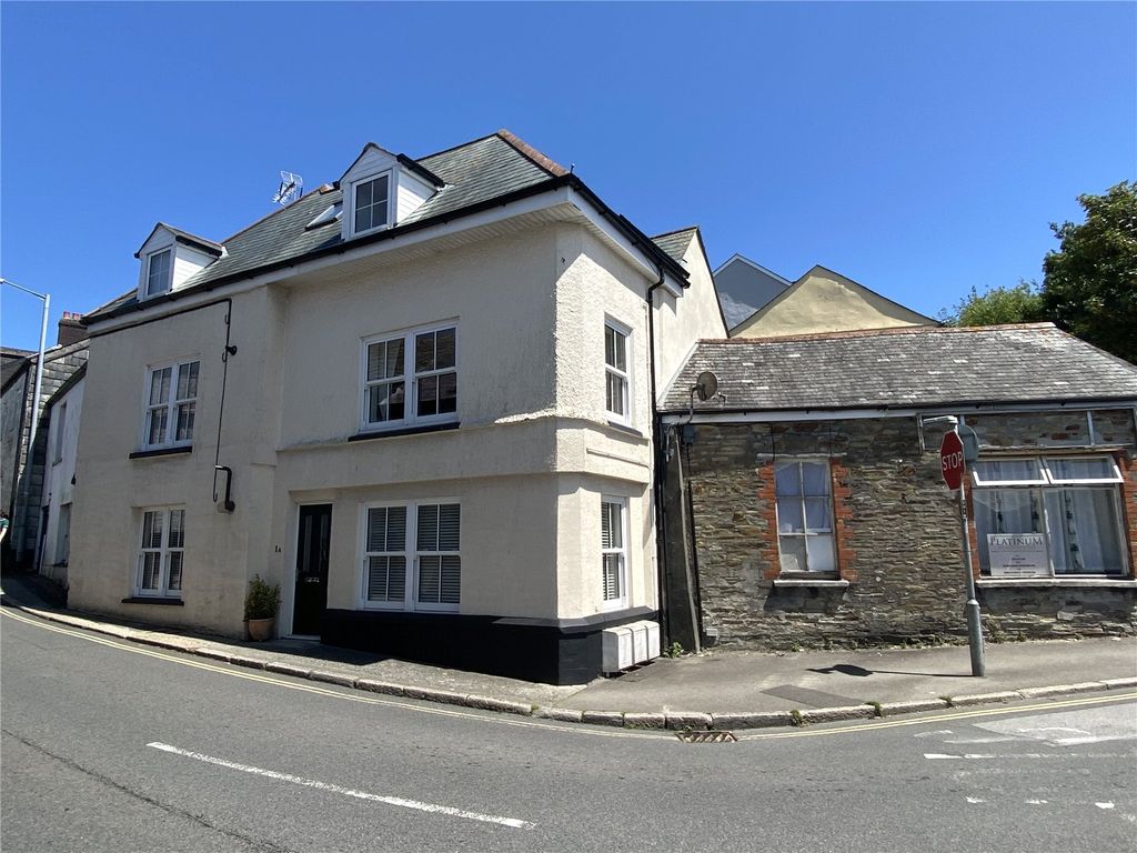 2 bed flat for sale in Higher Lux Street, Liskeard, Cornwall PL14, £130,000