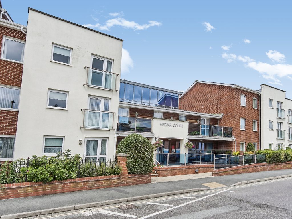 1 bed flat for sale in Old Westminster Lane, Newport PO30, £140,000