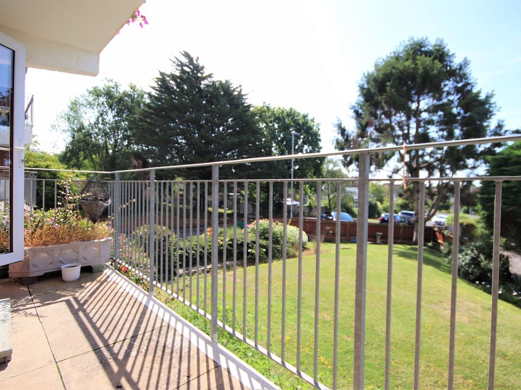 2 bed flat for sale in Brampton Avenue, Bexhill-On-Sea TN39, £250,000