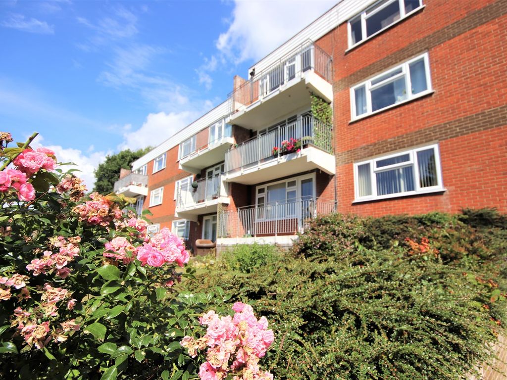 2 bed flat for sale in Brampton Avenue, Bexhill-On-Sea TN39, £250,000