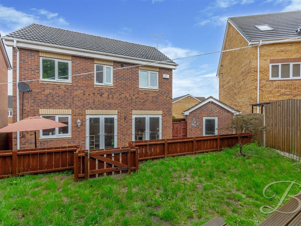 4 bed detached house for sale in Dewberry Gardens, Forest Town, Mansfield NG19, £270,000