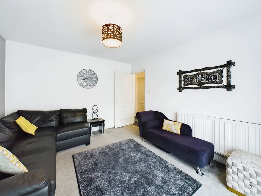 2 bed flat for sale in Okehampton Avenue, Evington LE5, £190,000
