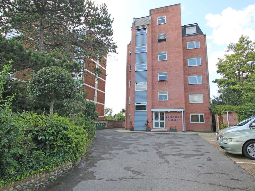 1 bed flat for sale in The Goffs, Eastbourne BN21, £169,000