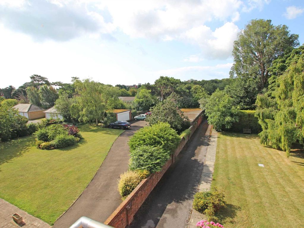 1 bed flat for sale in The Goffs, Eastbourne BN21, £169,000