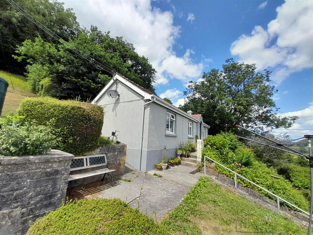 3 bed detached bungalow for sale in Kidwelly SA17, £159,950