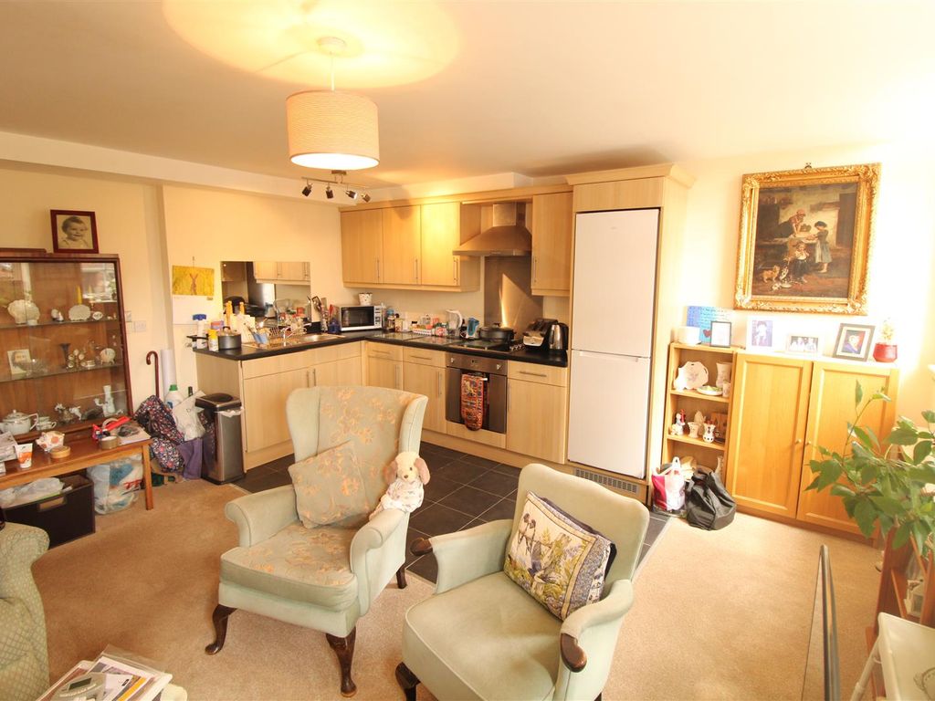 2 bed flat for sale in Thomas Webb Close, Daventry NN11, £145,000