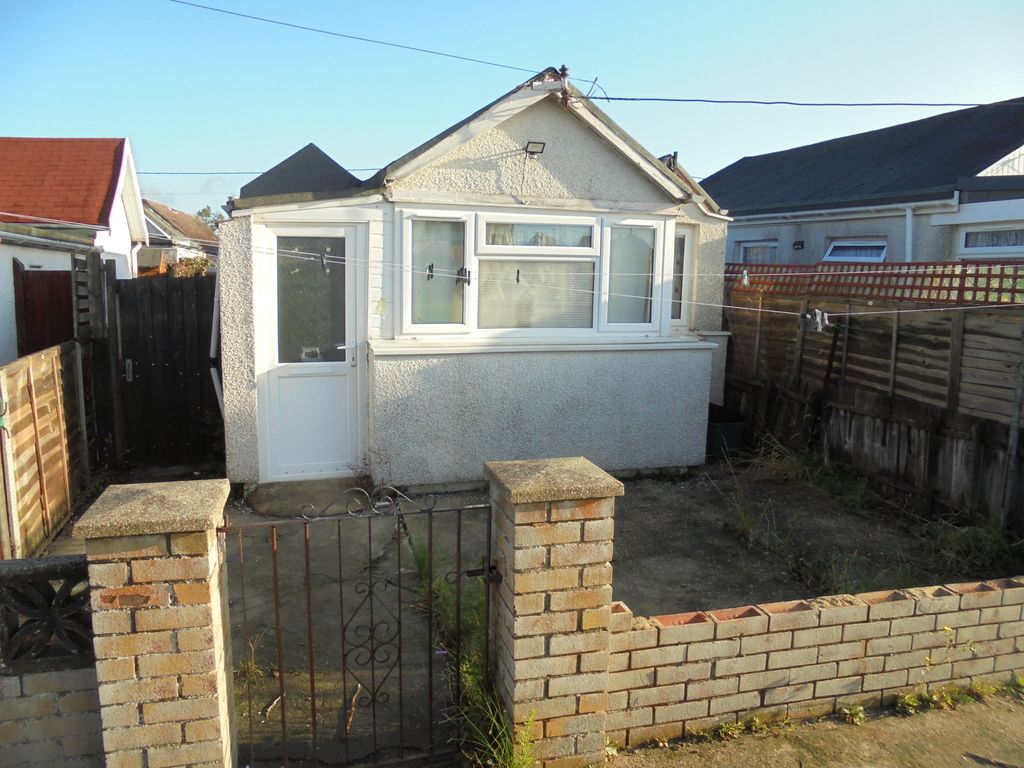1 bed bungalow for sale in Fern Way, Jaywick, Clacton-On-Sea CO15, £60,000