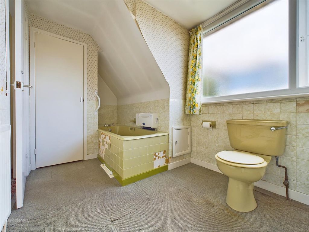 3 bed detached house for sale in Castleton Avenue, Carlton, Nottingham NG4, £300,000