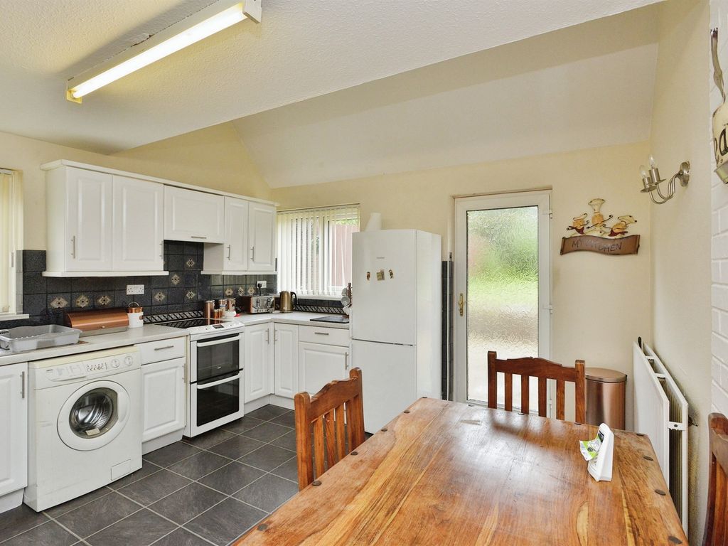 3 bed end terrace house for sale in Langcliffe Drive, Heelands, Milton Keynes MK13, £250,000