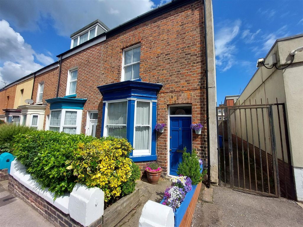 3 bed terraced house for sale in Barwick Street, Scarborough YO12, £165,000