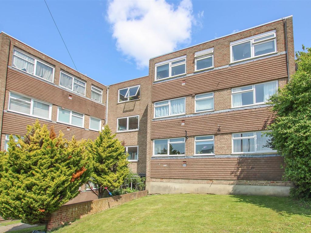 2 bed flat for sale in Tern Way, Brentwood CM14, £280,000