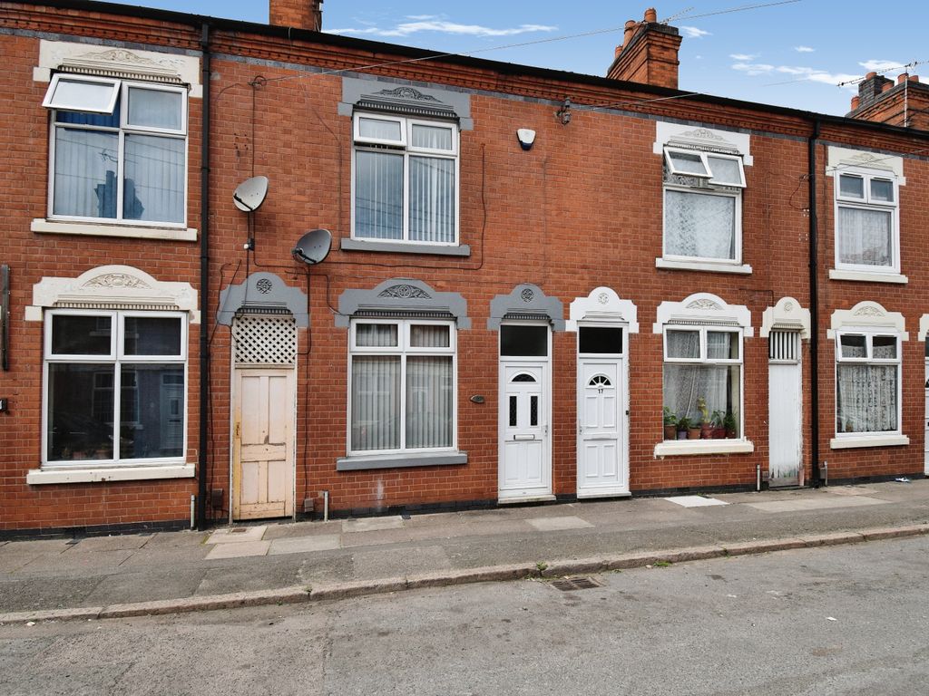 3 bed terraced house for sale in Oakley Road, Leicester, Leicestershire LE5, £270,000