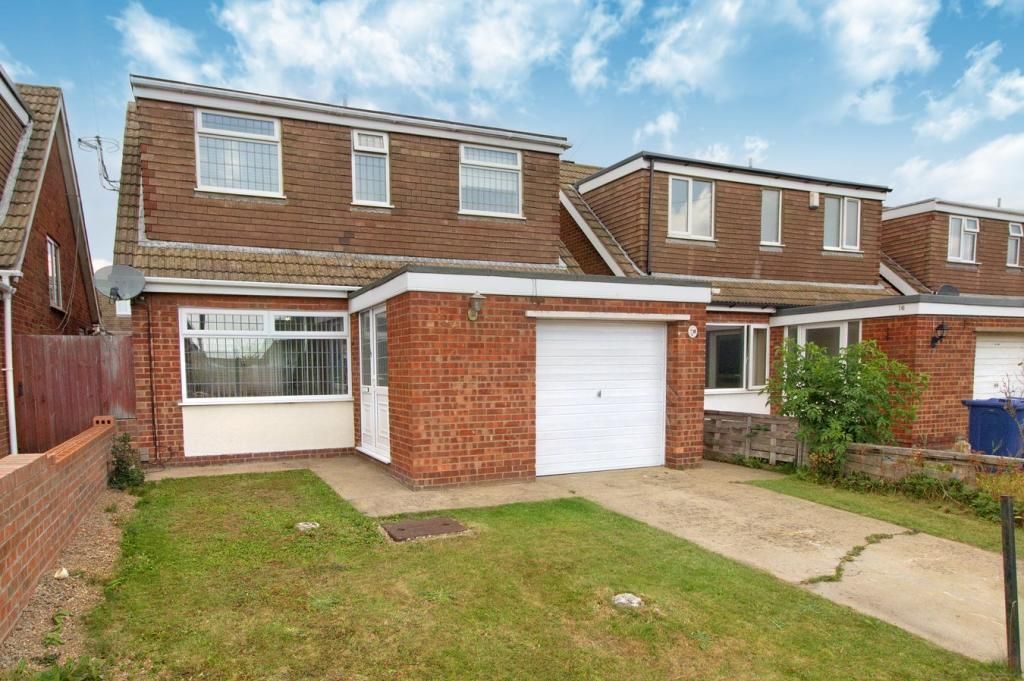 3 bed detached house for sale in Waby Close, Grimsby DN37, £140,000