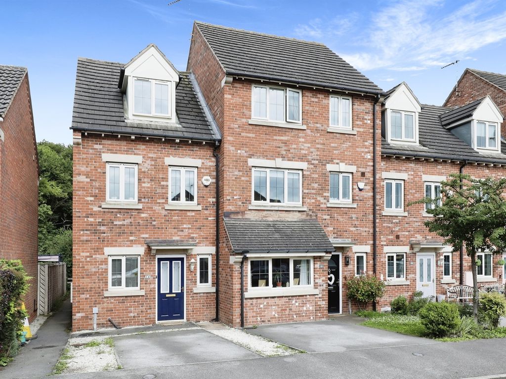 3 bed town house for sale in Burleigh Court, Tuxford, Newark NG22, £200,000