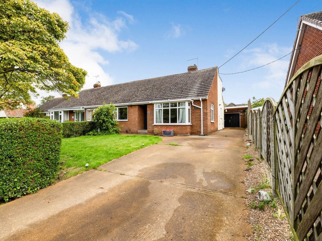 3 bed semi-detached bungalow for sale in The Green, Reepham, Lincoln LN3, £250,000