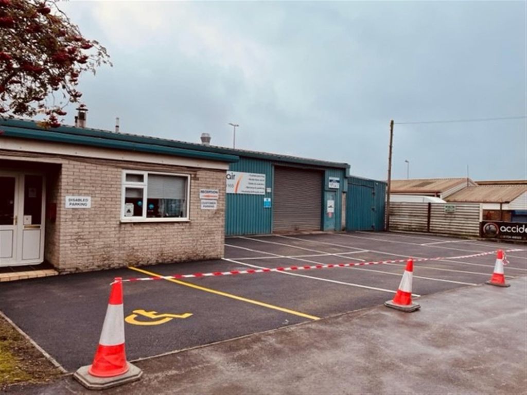 Parking/garage for sale in Vehicle Repairs & Mot DN16, North Lincolnshire, £400,000