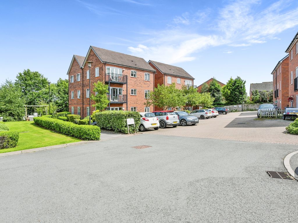 2 bed flat for sale in The Laurels, Fazeley, Tamworth, Staffordshire B78, £165,000