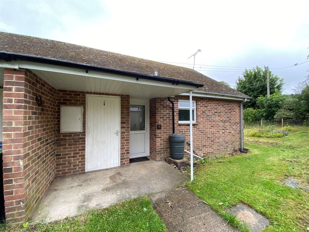 1 bed bungalow for sale in Yatesbury, Calne SN11, £199,000