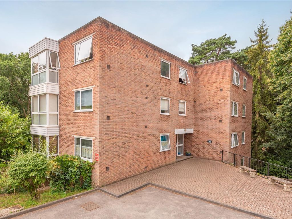 2 bed flat for sale in Cardwell Crescent, Ascot SL5, £315,000