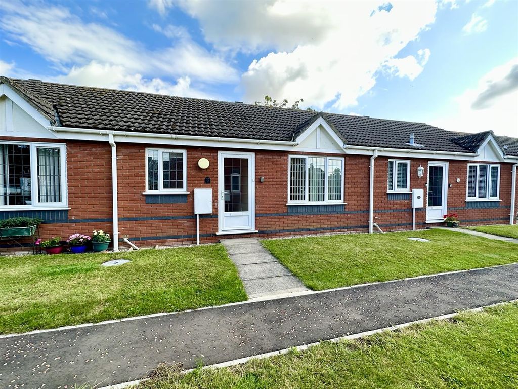 1 bed terraced bungalow for sale in Dunkerley Court, Stalham, Norwich NR12, £185,000