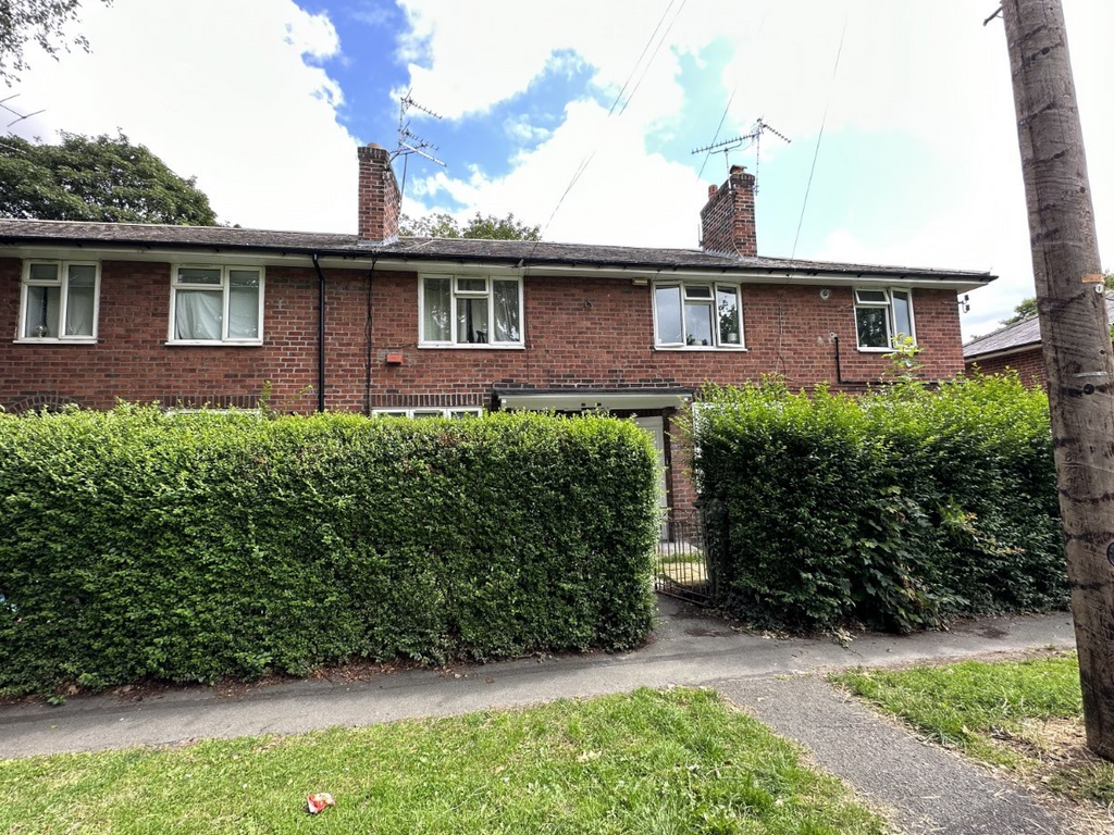 2 bed flat for sale in Central Avenue, Wrexham LL12, £100,000
