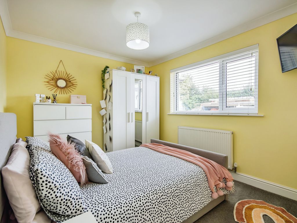 4 bed detached bungalow for sale in Bryngwyn, Newcastle Emlyn SA38, £330,000