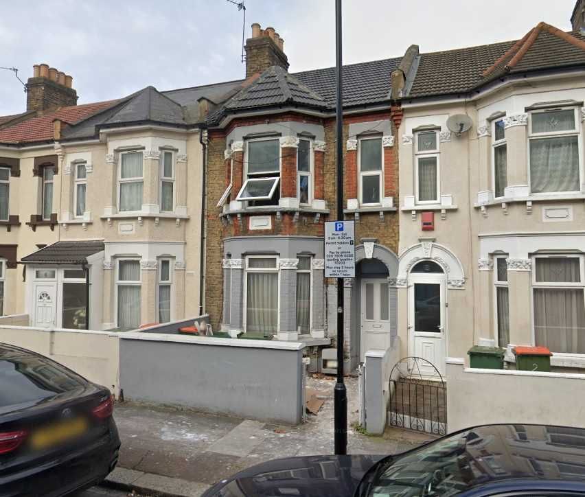 2 bed flat for sale in Bendish Road, East Ham E6, £265,000