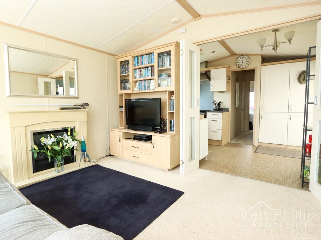 2 bed mobile/park home for sale in Coast Road, Walcott, Norwich, Norfolk NR12, £130,000
