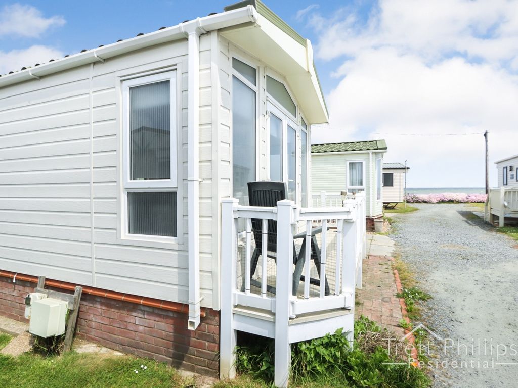 2 bed mobile/park home for sale in Coast Road, Walcott, Norwich, Norfolk NR12, £130,000