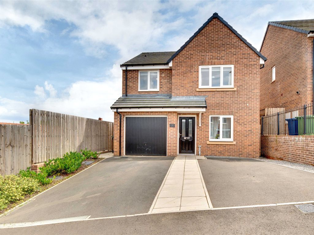 4 bed detached house for sale in Maple Road, Blaydon NE21, £270,000