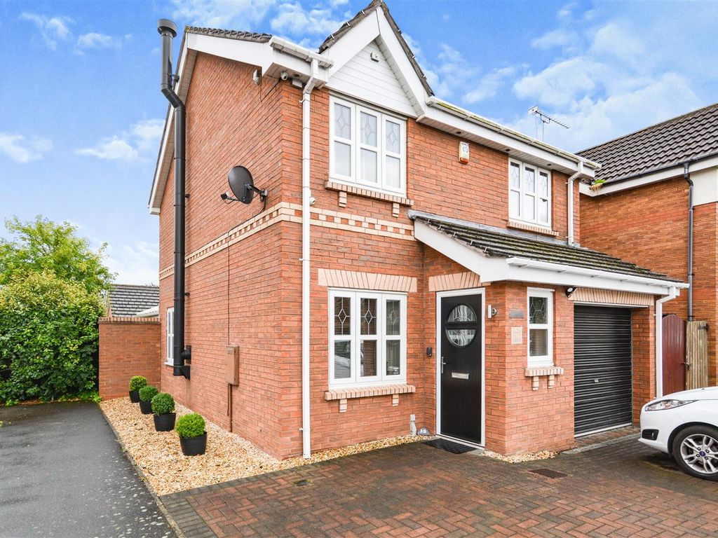 3 bed detached house for sale in Willowmead Close, Scunthorpe DN15, £235,000