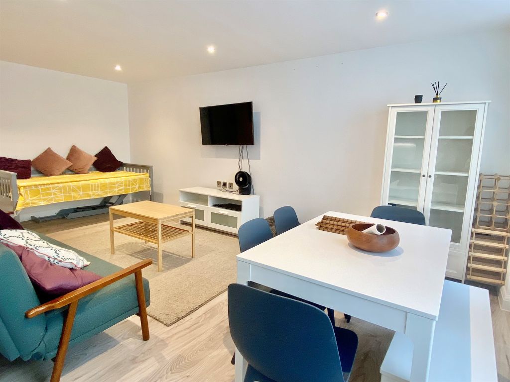 1 bed flat for sale in Victoria Bridge Road, Bath BA1, £280,000
