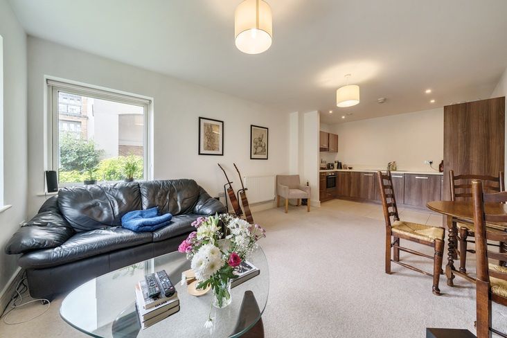 1 bed flat for sale in Apsley House, Putney, London SW15, £95,000